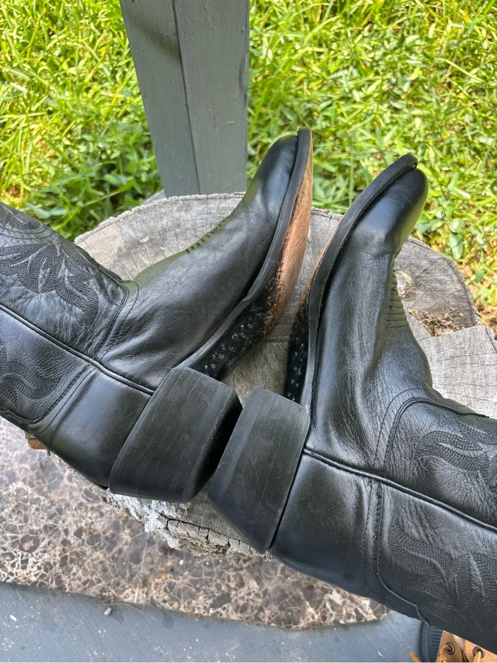 Lucchese Black leather cowboy boots with embossed leaf design Sz 8 D western